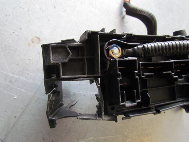 2003 Infiniti G35 Sedan AT Fuse Box Minor Damage Still Works