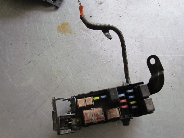 2003 Infiniti G35 Sedan AT Fuse Box Minor Damage Still Works