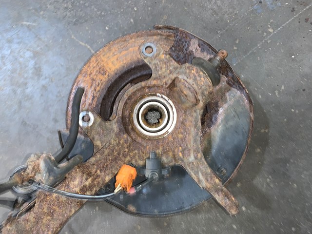 2000 Honda Prelude Front RH Passenger Spindle Hub W/ Wheel Speed Sensor OEM