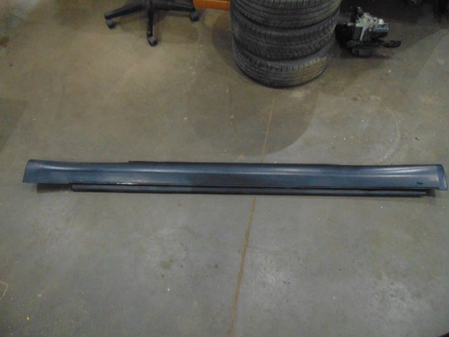 2003 Infiniti G35 Sedan AT RH Passenger Side Skirt