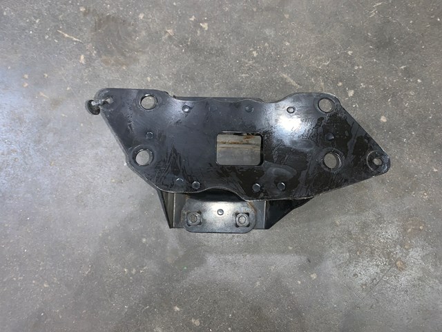 2006 Infiniti G35 Front RH Passenger Bumper Reinforcement Mount