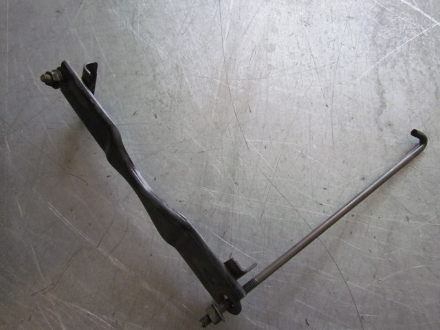 2003 Infiniti G35 Sedan AT Battery Tie Down