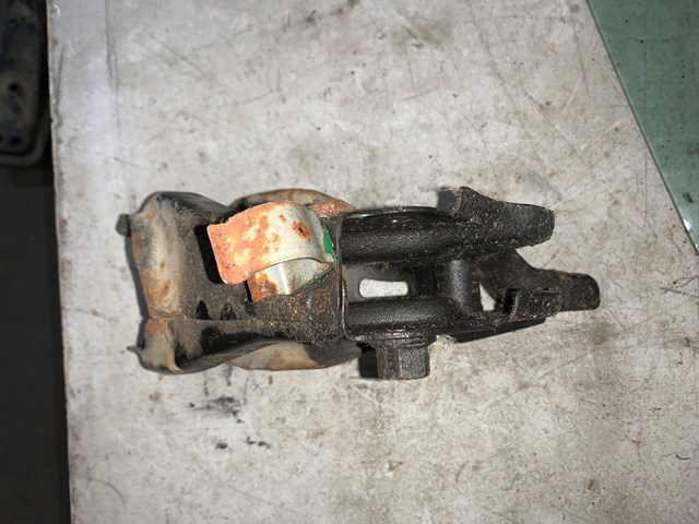 2000 Honda Prelude Rear Engine Motor Transmission T Bracket OEM