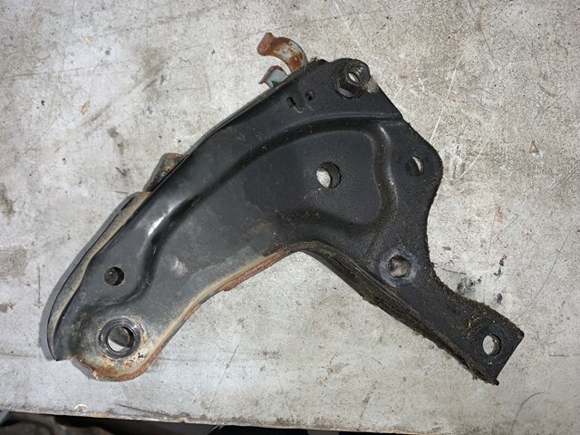 2000 Honda Prelude Rear Engine Motor Transmission T Bracket OEM