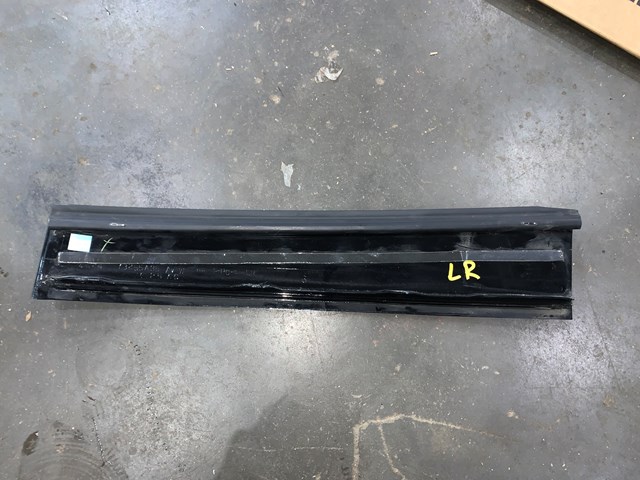2004 Lincoln Aviator LH Driver Rear Door Window Moulding OEM 78255A35