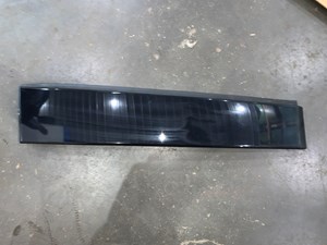2004 Lincoln Aviator LH Driver Rear Door Window Moulding OEM 78255A35