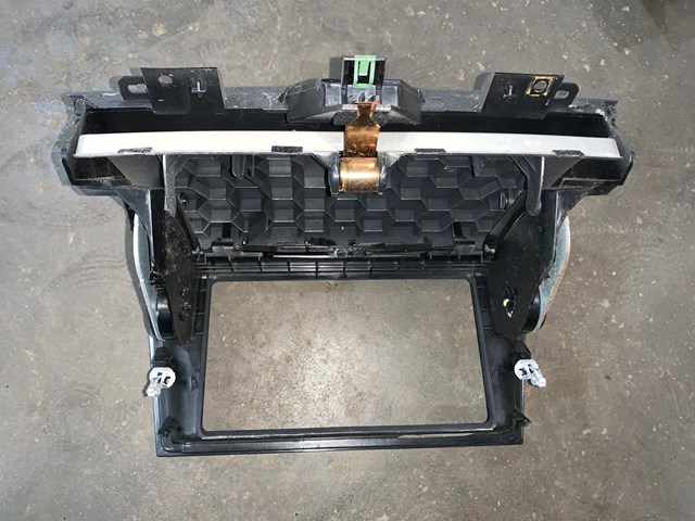 2004 Lincoln Aviator Front Dash Radio Compartment Cover OEM 104320031T5