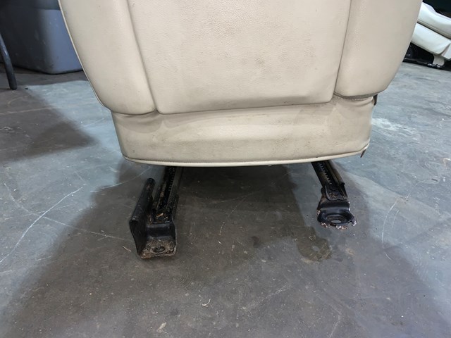 2004 Lincoln Aviator Front RH Passenger Leather Seat Tan OEM