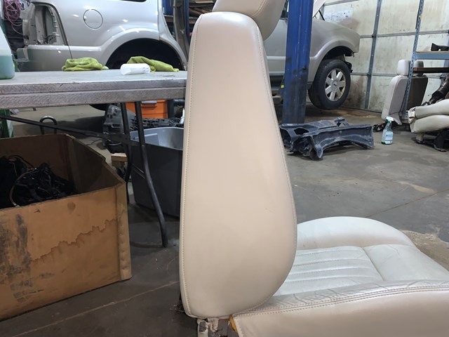 2004 Lincoln Aviator Front RH Passenger Leather Seat Tan OEM