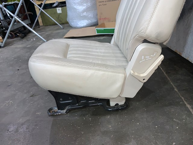 2004 Lincoln Aviator Rear LH Driver 2nd Row Leather Seat Tan OEM