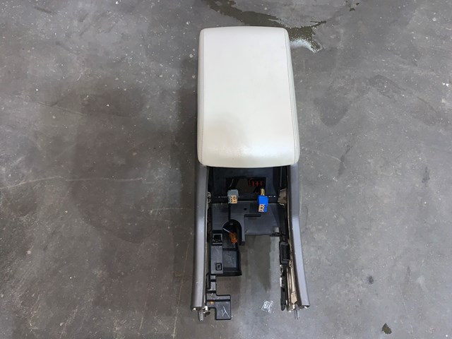 2004 Lincoln Aviator Front Center Console Arm Rest W/ Rear Climate Control OEM