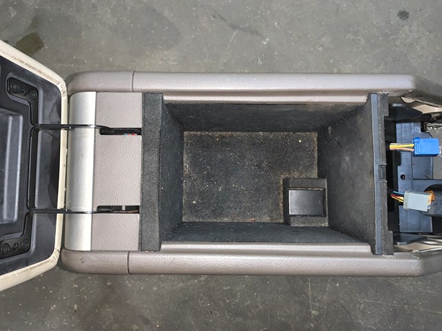 2004 Lincoln Aviator Front Center Console Arm Rest W/ Rear Climate Control OEM