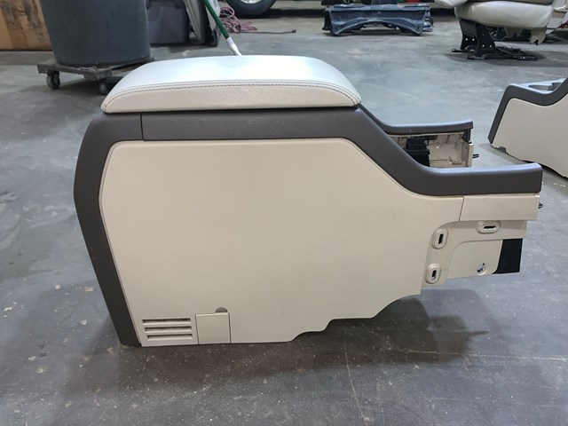 2004 Lincoln Aviator Front Center Console Arm Rest W/ Rear Climate Control OEM