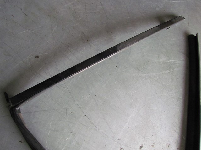 2003 Infiniti G35 Sedan Rear LH Drivers Glass Guide Trim