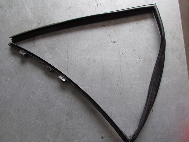 2003 Infiniti G35 Sedan Rear LH Drivers Glass Guide Trim