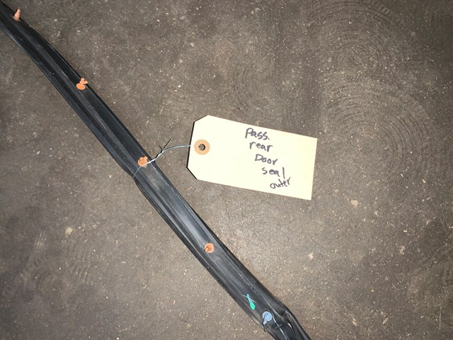 2004 Lincoln Aviator Rear RH Passenger Outer Door Seal OEM