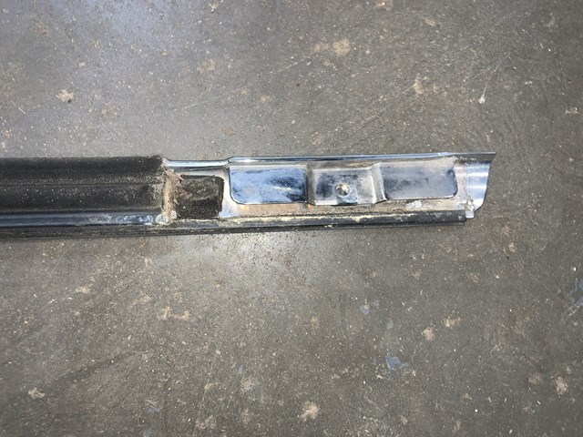 2004 Lincoln Aviator Rear RH Passenger Door Chrome Belt Moulding Weatherstrip OE