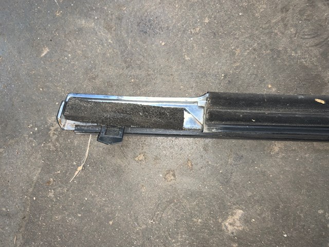 2004 Lincoln Aviator Rear RH Passenger Door Chrome Belt Moulding Weatherstrip OE