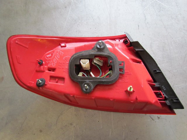 2003 Infiniti G35 Sedan AT Rear RH Passenger Outer Tail Light