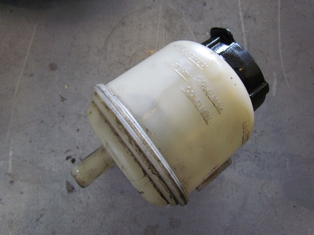 2003 Nissan 350Z Power Steering Fluid Reservoir