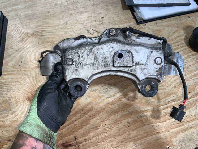 2004-2010 Porsche Cayenne 18Z Front RH Passenger Brembo Brake Caliper (1)