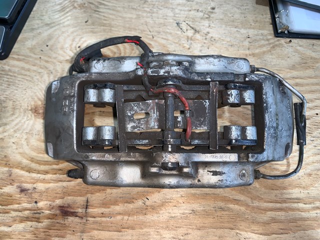 2004-2010 Porsche Cayenne 18Z Front RH Passenger Brembo Brake Caliper (1)