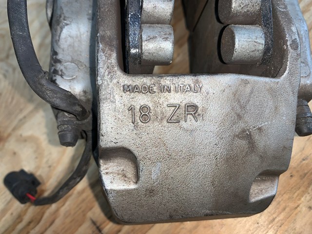 2004-2010 Porsche Cayenne 18Z Front RH Passenger Brembo Brake Caliper (1)