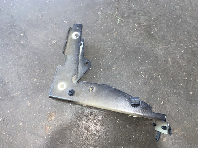 2012 Porsche Panamera Front LH Driver Fender Mount Bracket OEM 97050435504