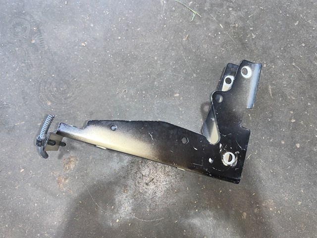 2012 Porsche Panamera Front LH Driver Fender Mount Bracket OEM 97050435504
