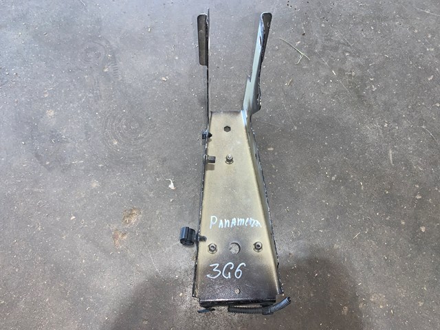 2012 Porsche Panamera Front LH Driver Fender Mount Bracket OEM 97050435504