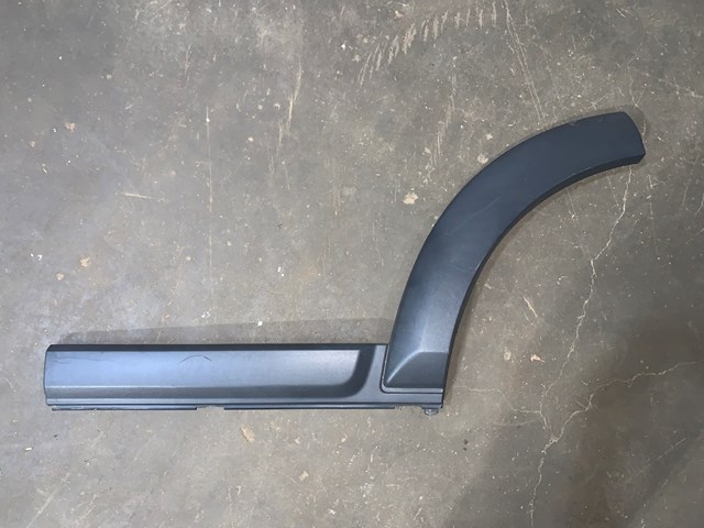2005-2009 Land Rover LR3 LH Driver Rear Door Fender Moulding OEM DGP000154