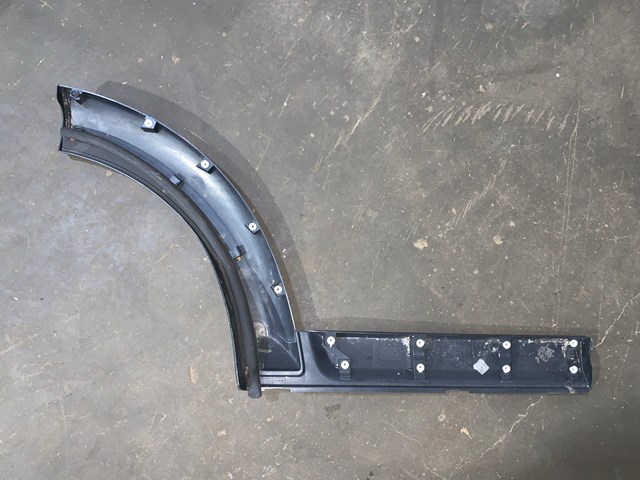 2005-2009 Land Rover LR3 LH Driver Rear Door Fender Moulding OEM DGP000154