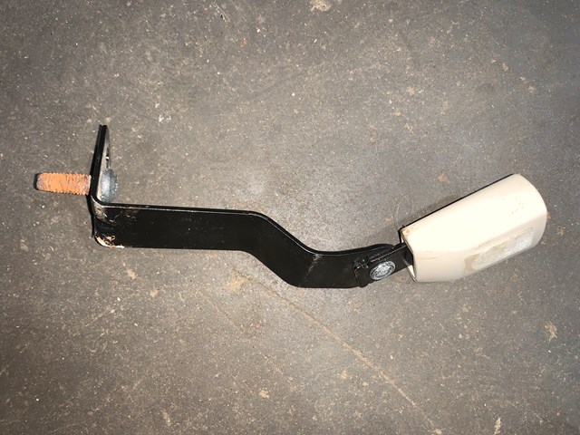 2004 Lincoln Aviator RH Passenger Seat Belt Buckle OEM