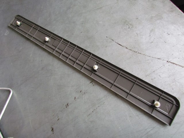 2004 Acura RSX RH Passenger Door Sill Kick Plate 84202-s6m