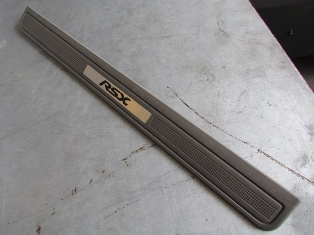 2004 Acura RSX RH Passenger Door Sill Kick Plate 84202-s6m