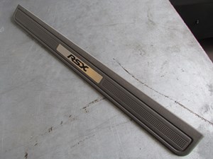 2004 Acura RSX RH Passenger Door Sill Kick Plate 84202-s6m
