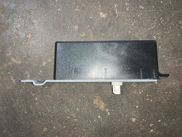 2012 Porsche Panamera LH Driver Radio Antenna Amp Booster OEM 97064710502