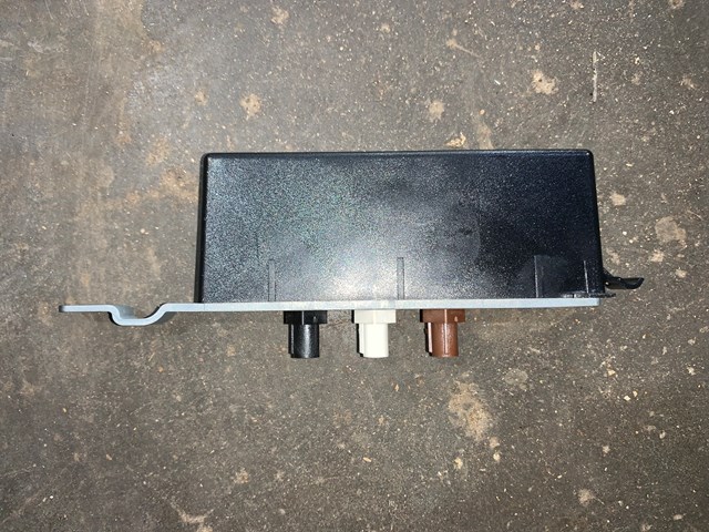 2012 Porsche Panamera RH Passenger Radio Antenna Amp Booster OEM 97064710501