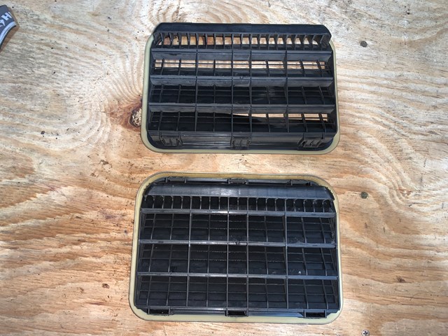 2012 Porsche Panamera Rear RH LH Pressure Vent Grille PAIR OEM