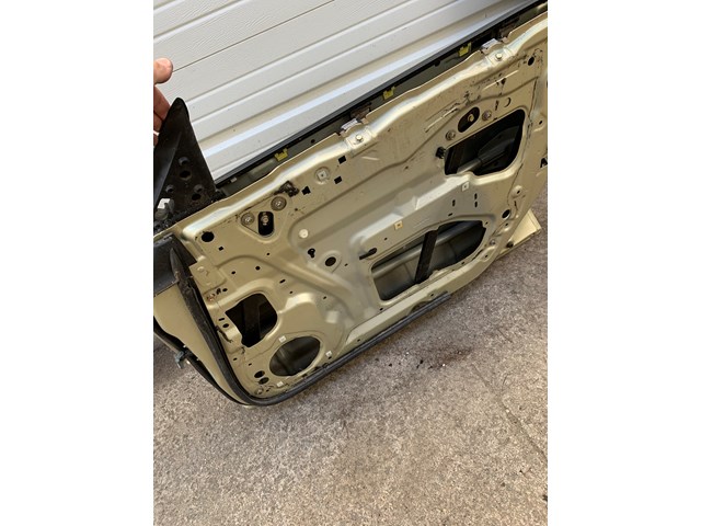 2004 Subaru Forester Front RH Passenger Door Shell (No Cladding)