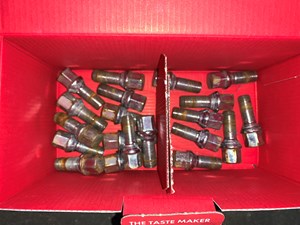 2012 Porsche Panamera Lug Nut Set (20) OEM