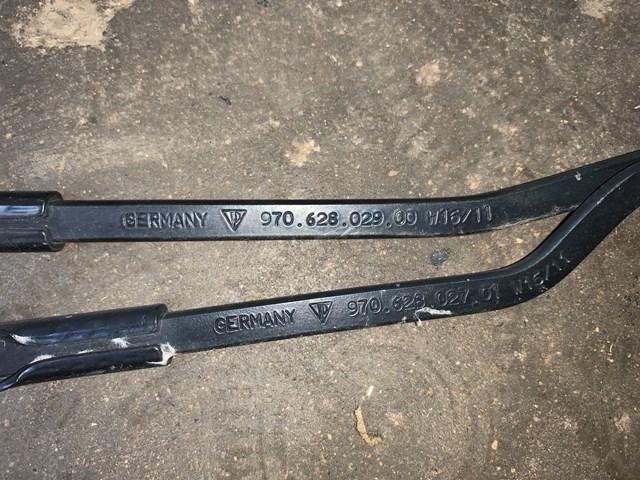 2012 Porsche Panamera RH LH Windshield Wiper Arms (PAIR) OEM