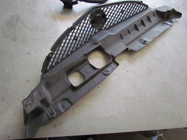 2004 Acura RSX Type S Grille 71121-S6M-00