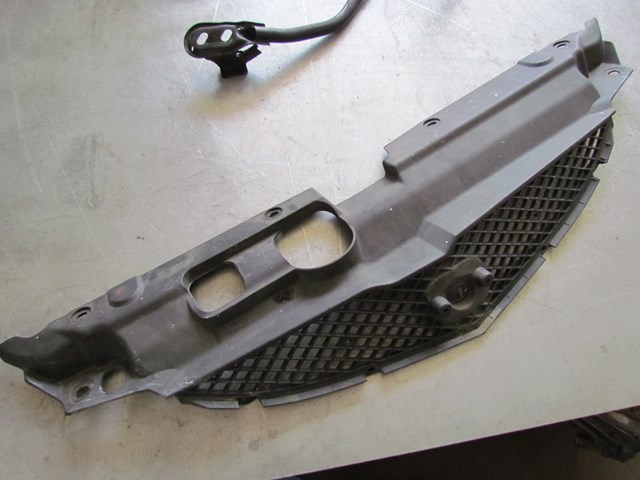 2004 Acura RSX Type S Grille 71121-S6M-00