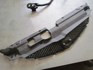 2004 Acura RSX Type S Grille 71121-S6M-00