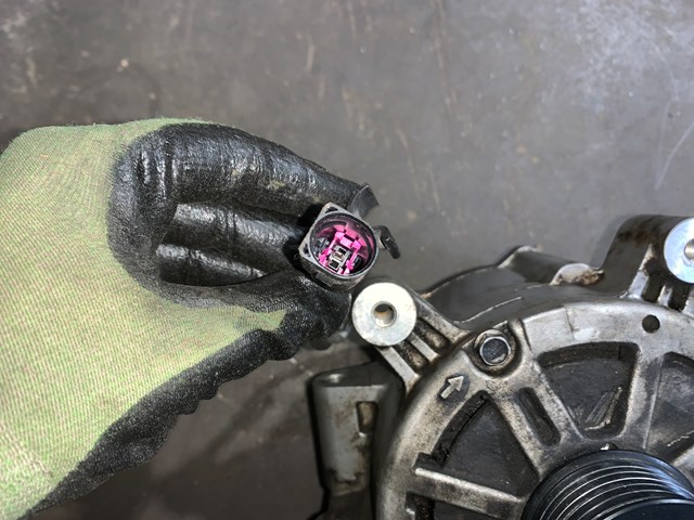 2012 Porsche Panamera 4.8L Alternator Generator OEM 94860302303