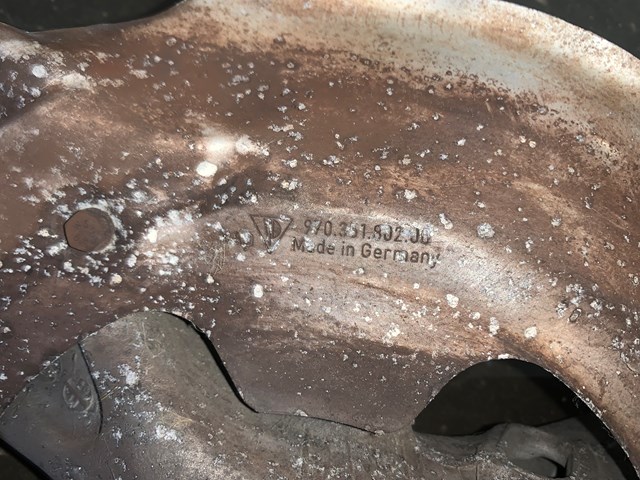 2012 Porsche Panamera Front RH Passenger Spindle Knuckle Hub OEM 97034115804