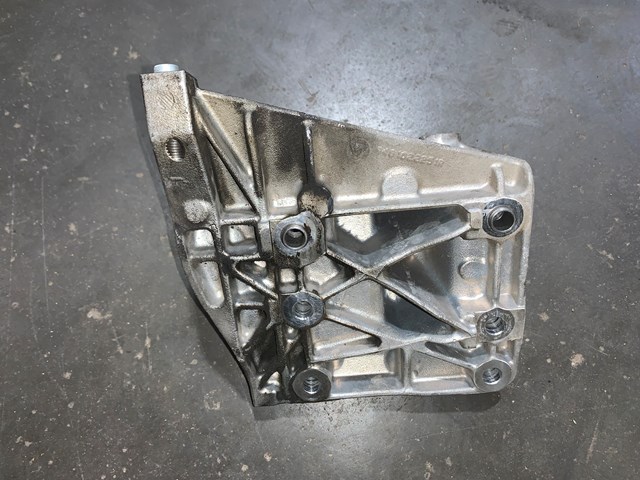 2012 Porsche Panamera RH Motor Engine Mount Bracket OEM 94810222522