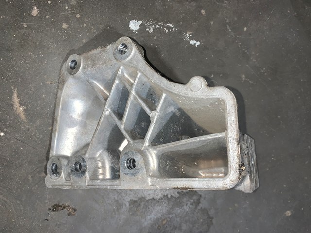 2012 Porsche Panamera RH Passenger Motor Engine Mount Bracket OEM 94811521123