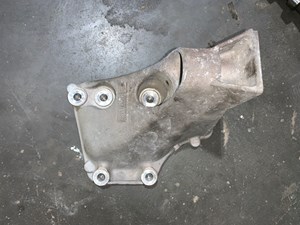 2012 Porsche Panamera RH Passenger Motor Engine Mount Bracket OEM 94811521123